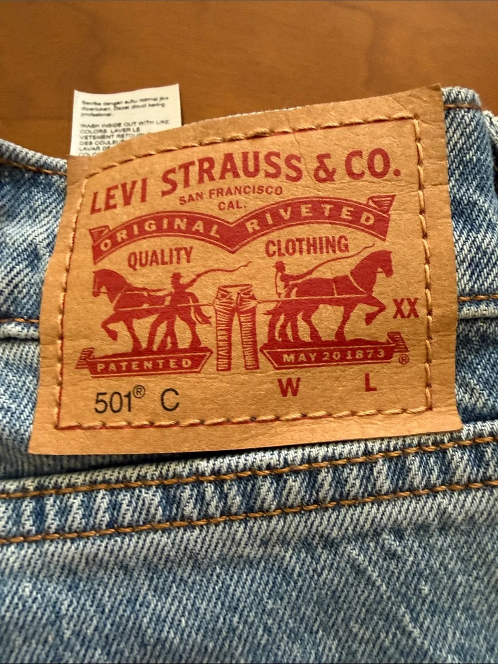 Levi’s 501 Curve Light Blue Straight-Leg Jeans - Picture 2 of 9